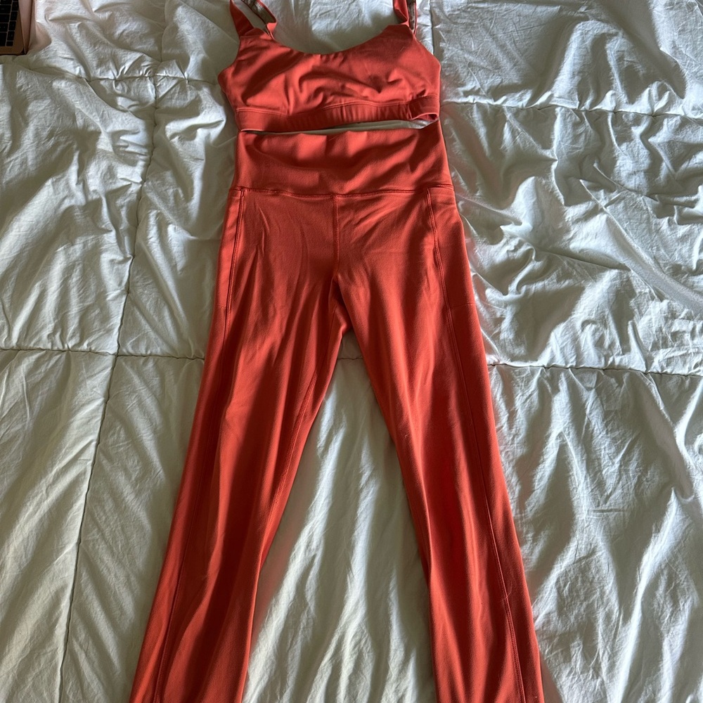 Vuori workout set- matching bra and leggings